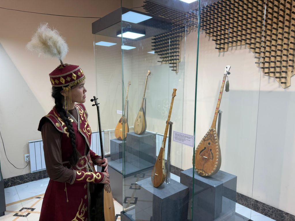 Выставка «Даламыздың үнісің сен, домбыра!»